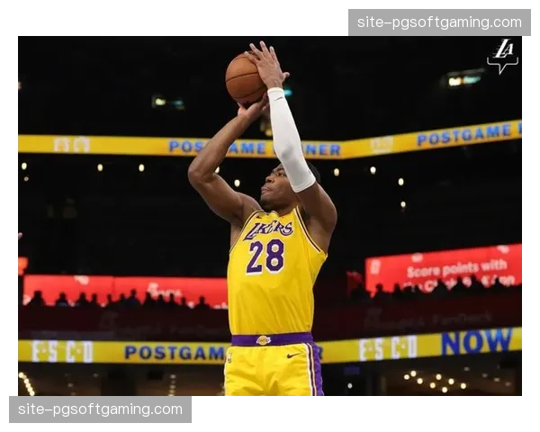 湖人詹姆斯里夫斯八村塁组合已验证，缺乏第二持球点成季后赛命门